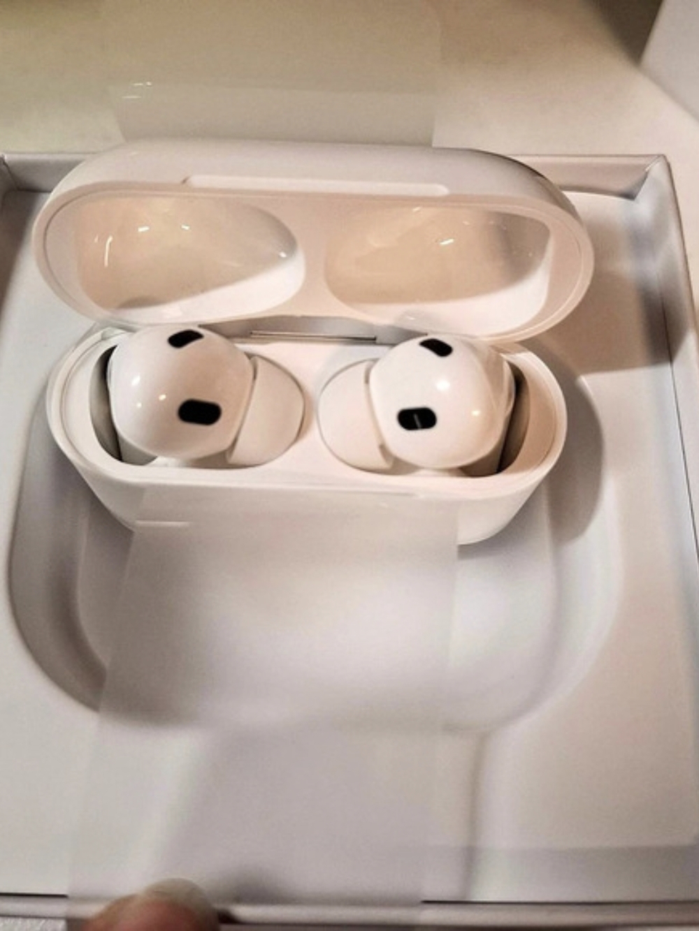 Apple AirPods Pro (2nd generation) with MagSafe Charging Case (USB-C) ) White